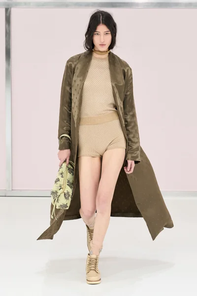 Look 28